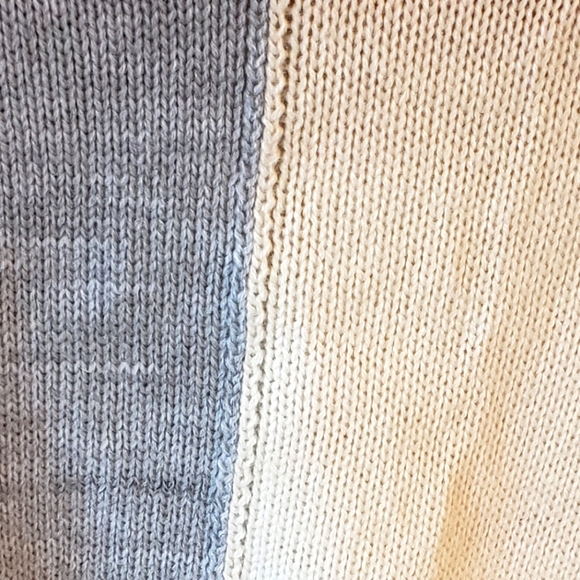 BNWT Loose Fitting Crew Neck Sweater sz S/M - Picture 4 of 5